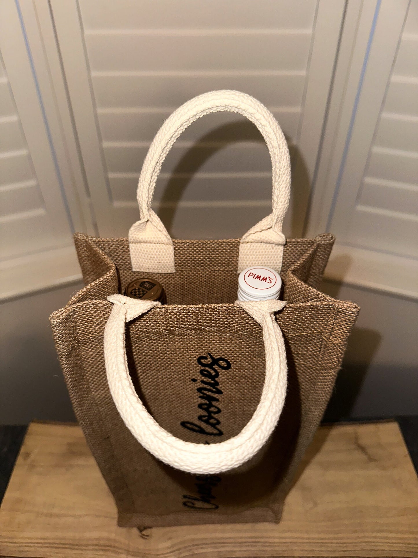 Personalised wine bottle jute bags